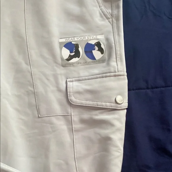 Gray Scrub Set with Pockets - Picture 6 of 8